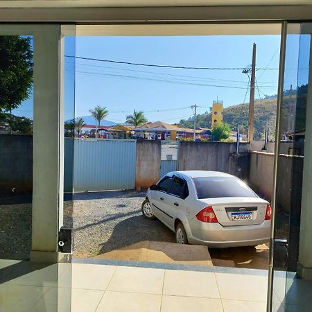 Casa Espacosa Em Frente A Pracinha Capitólio Exterior foto