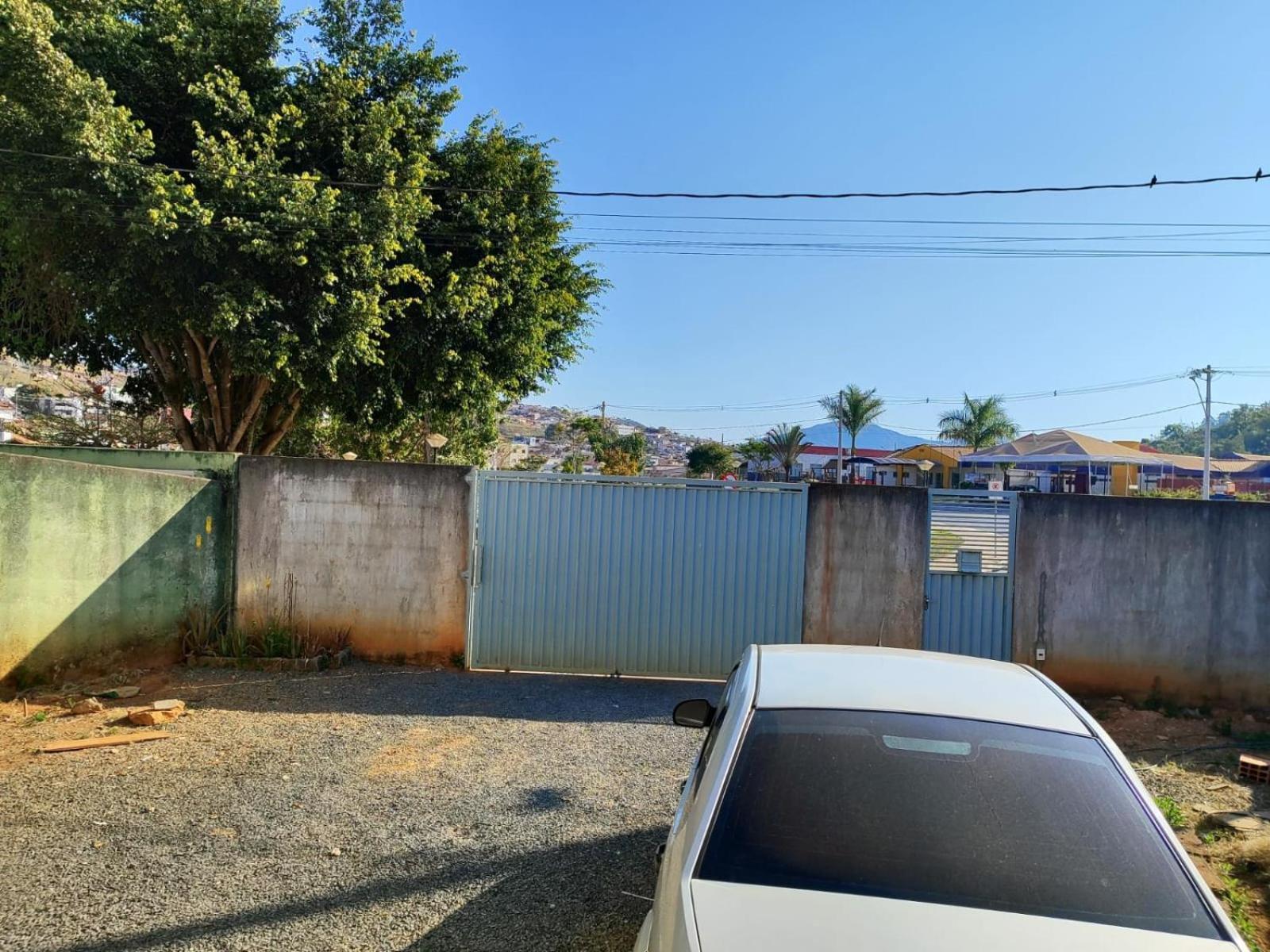 Casa Espacosa Em Frente A Pracinha Capitólio Exterior foto